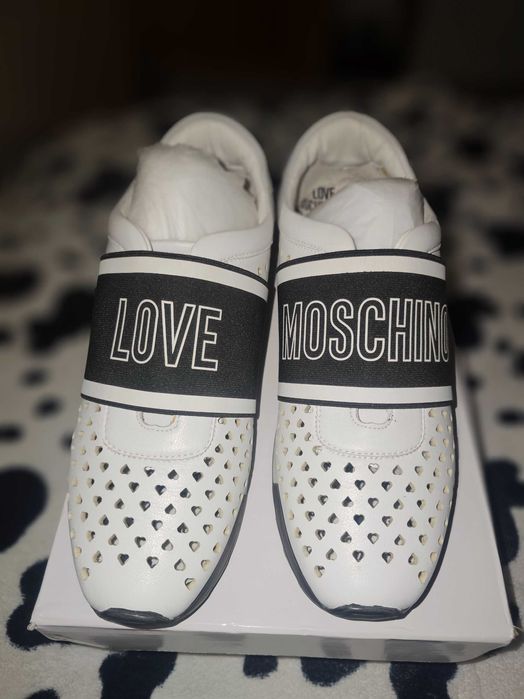 Sapatilhas moschino novas