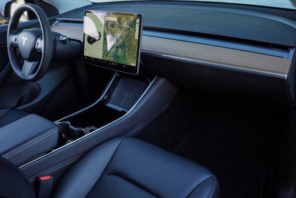 Tesla Model Y Long Range      2021