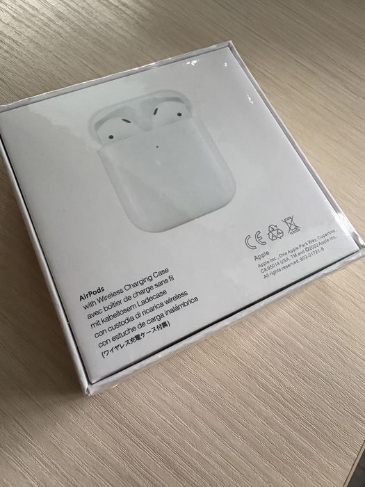 Apple AirPods  НОВІ упаковка не порушена з бездротовим зарядним кейсом