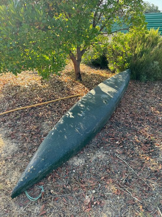 Canoa em fibra com 4 metros