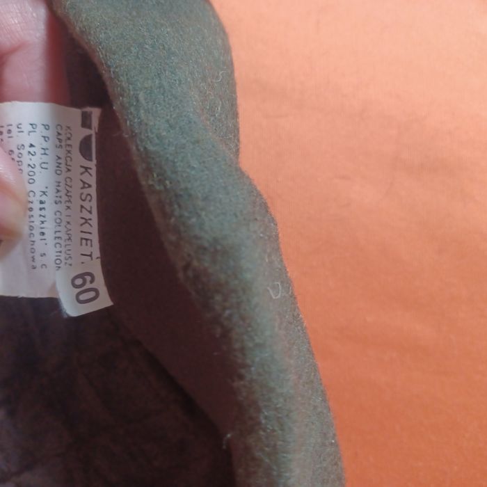 Kaszkiet wełniany z kieszonką na suwak jak nowy XL/ 60 cm