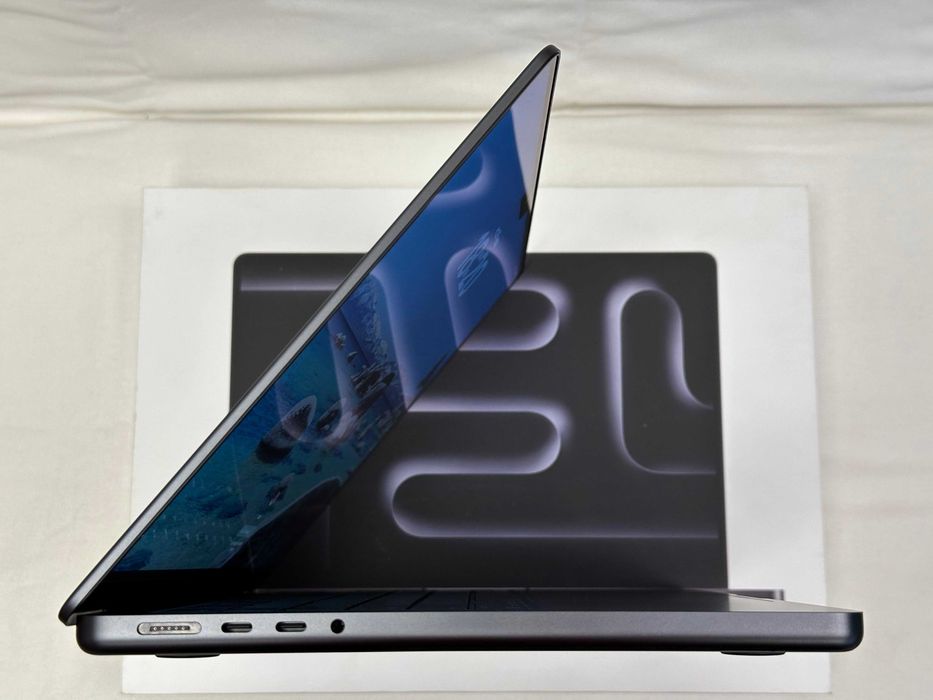 MacBook Pro 14.2” M3 Pro (2023), 18RAM/1000Gb SSD, Space Black -99% батарея