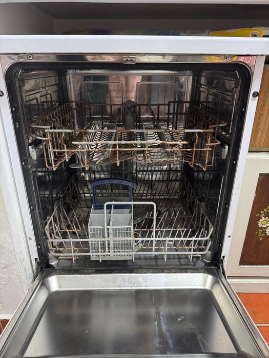 Máquina de lavar loiça Kunft – Funcional