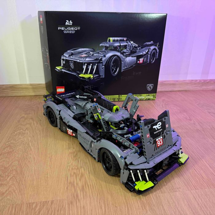 LEGO Technic Peugeot 9X8 24H Le Mans Hybrid Hypercar 1775
