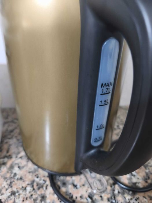 Conjunto de chaleira e torradeira