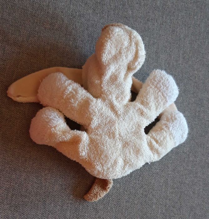 Peluche cãozinho.