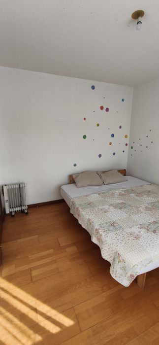 ARRENDA-SE QUARTO em Santo António dos Cavaleiros