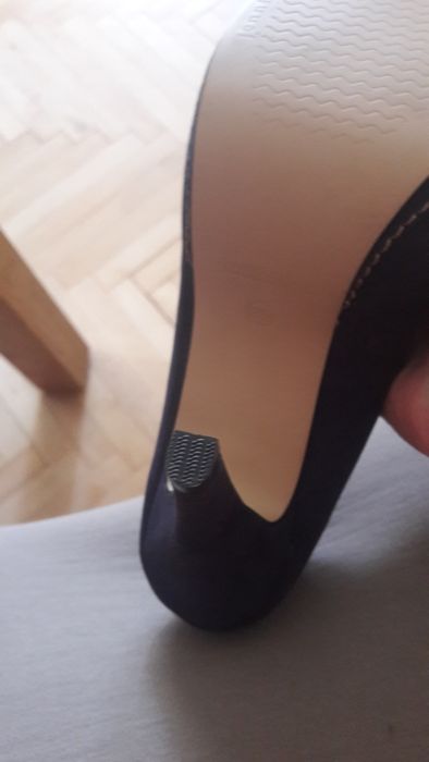 Nowe z metką czólenka damskie rozm.39