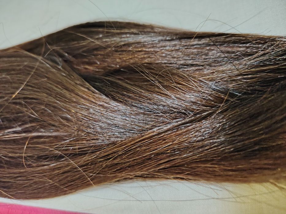 Волосся 35 см, темне .