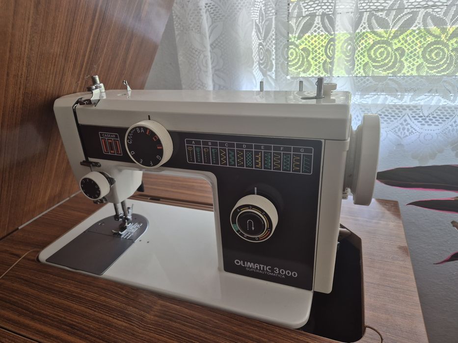 Máquina de costura Olimatic 3000 superautomática