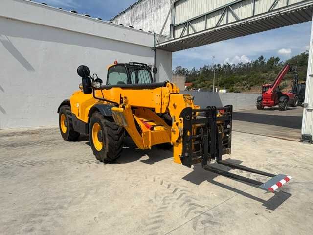 Multicarregadora telescópica JCB 540-140 Matriculada T2