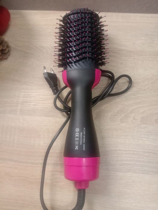 Продам фен расческа  для укладки.