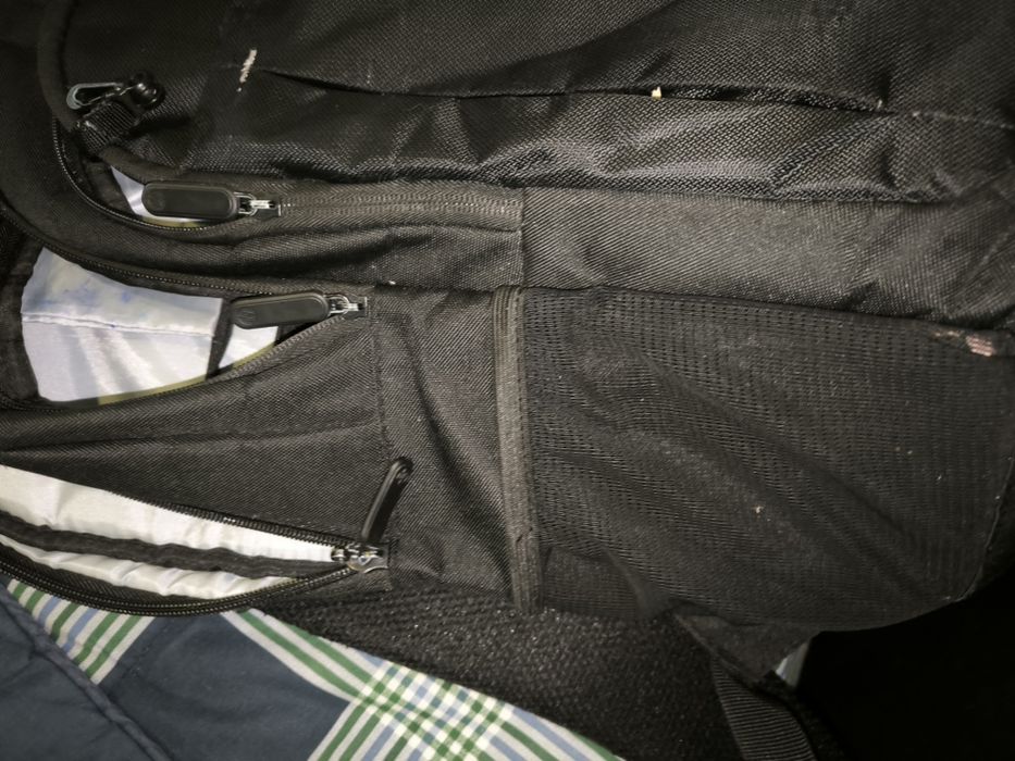 Mochila / mala preta axians da hp