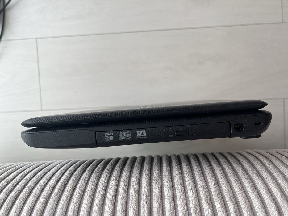 Sprzedam laptopa TOSHIBA SATELLITE C660-1LK, 15’6, Intel Pentium P6200 2.13 GHz, 4GB RAM, 232 HDD, DVD RW