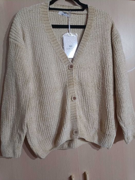 Nowy, piękny sweterek kolor jasny beż