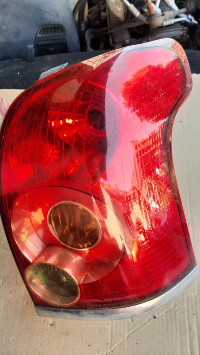 Lampa tylna Toyota Avensis t25 kombi oryginał