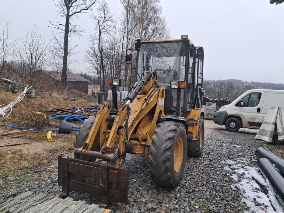 Ładowarka Catepilar 906, widlak terenowy CAT