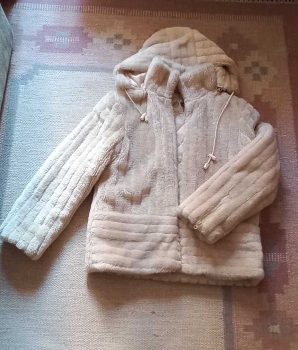 Casaco Macio, Quente e Confortável - Com Gola Alta e Capuz Removível