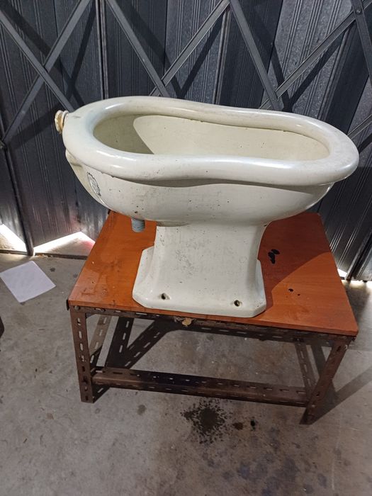 Bidé antigo Sacavem