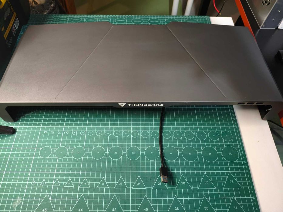 Base para ecrã PC com leds e 3 portas usb
