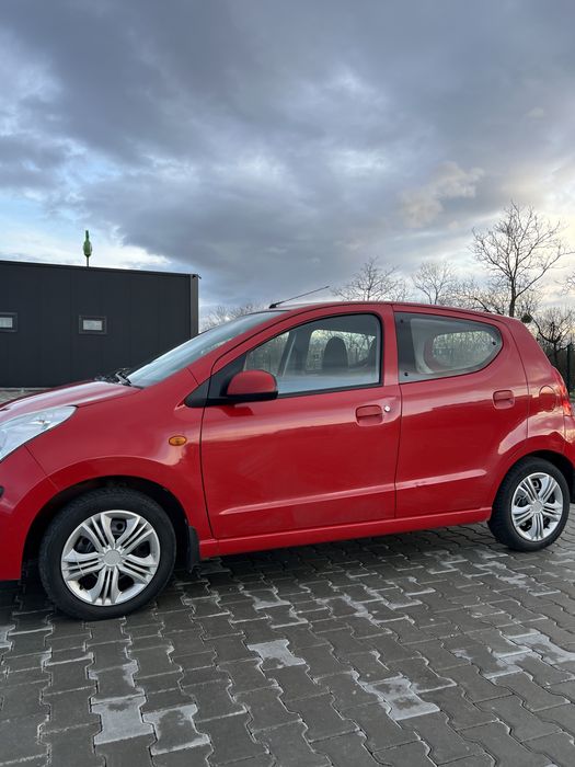 Автомобіль Nissan Pixo 2012