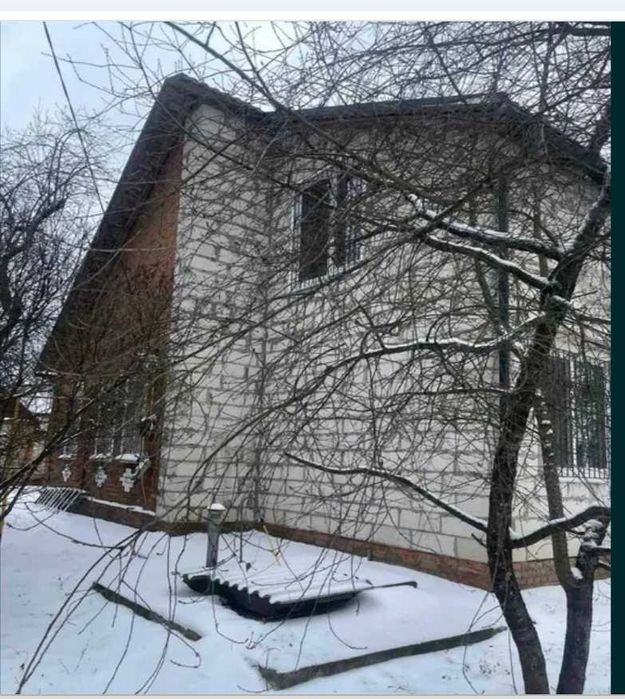 Продам дом в Мерефа .Нижние Озеряны. Участок 40 сот. Тихий район.TB