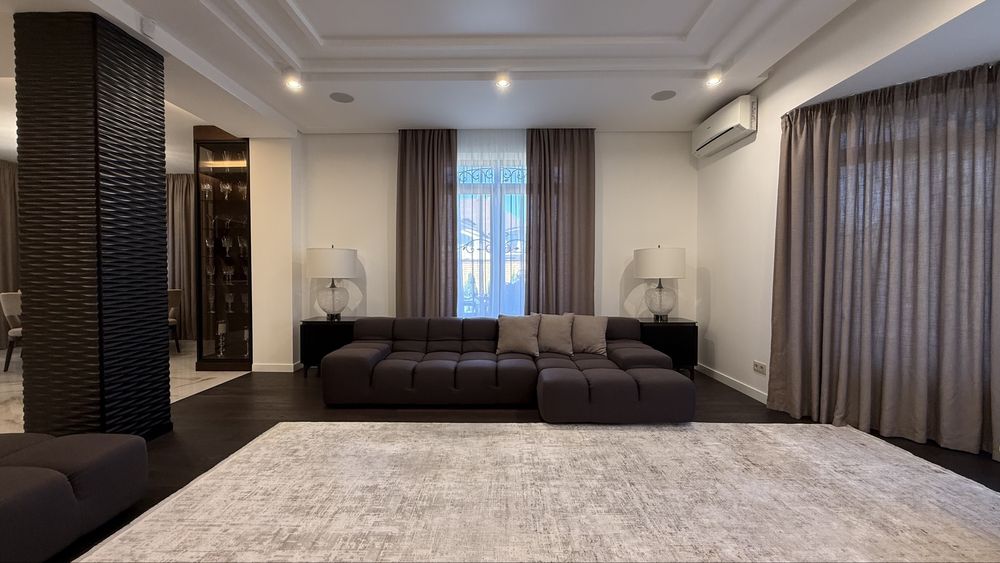 Будинок з басейном та гостьовим будинком в тихому місці Дмитрівка