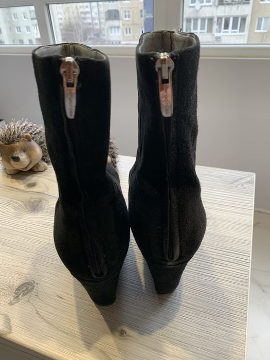 Замшеві чоботи на весну ,осінь