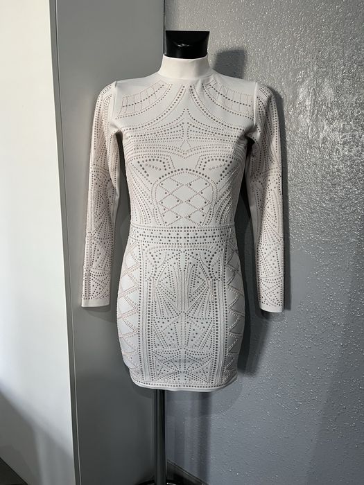 Przepiekna zdobiona sukienka dopasowana koraliki brokat