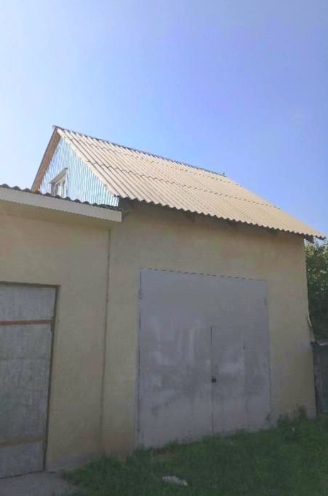 Гараж двоповерховий, новий 7 на 5 м.