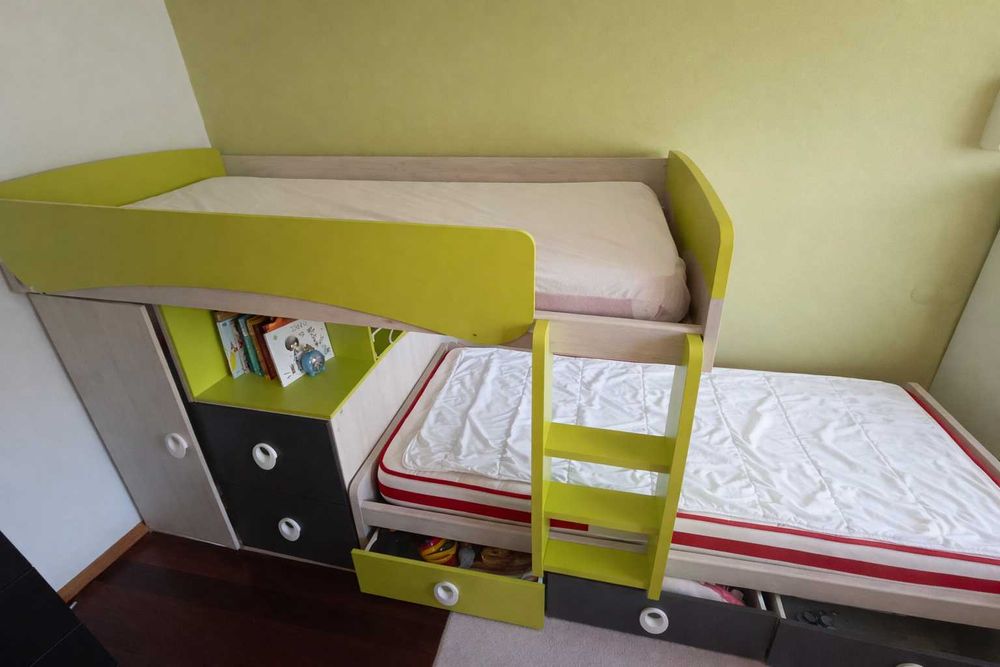 Beliche com 2 camas robusto e em excelente estado