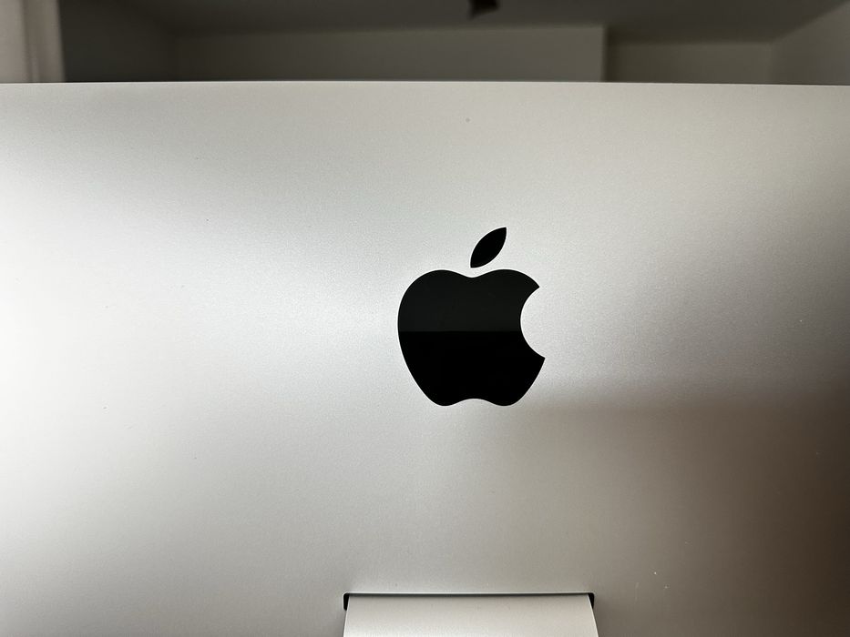 iMac 21.5” (Late 2015) – Excelente estado | SSD 960GB + 8GB RAM