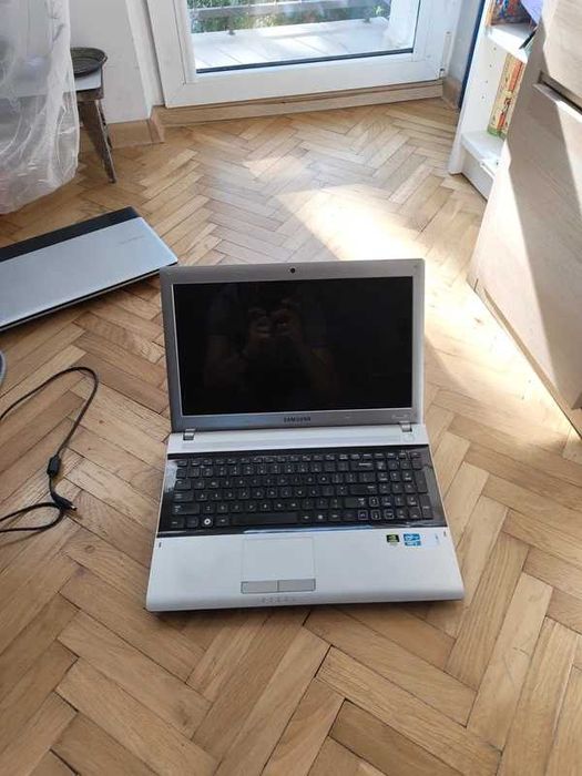 Samsung RV520 Intel Core i3 4gb ram