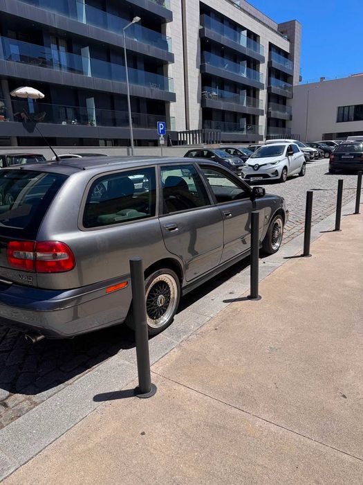 Volvo V40 Carrinha – 240.000 km – Oportunidade (Com ou Sem Jantes Especiais)