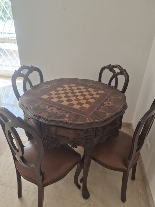 Mesa jogo de madeira  com 4 cadeiras de pele
