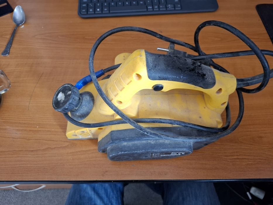 Strug einhell beh-900