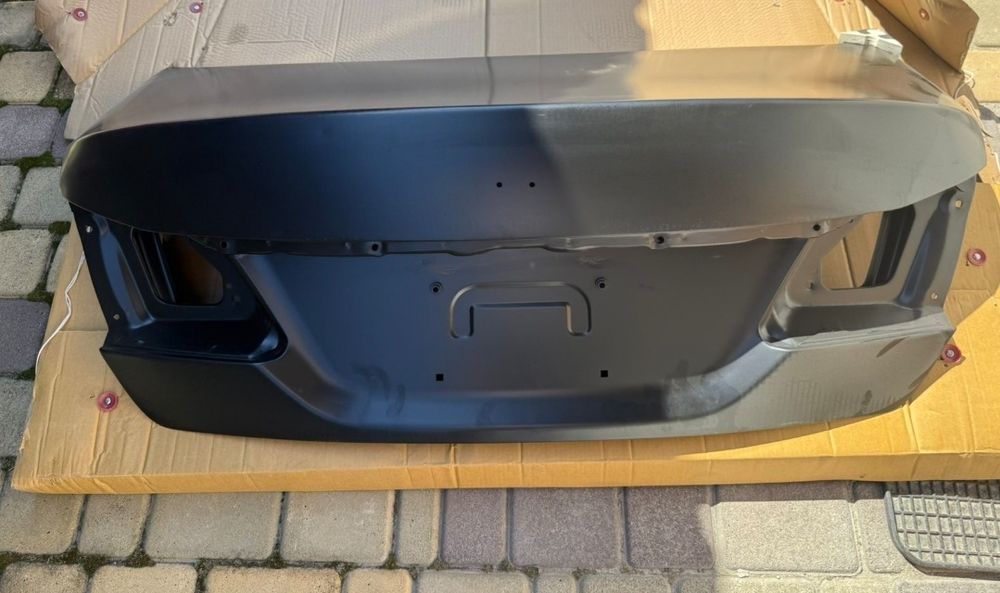 Крышка багажника Toyota Camry 70  Accord Hyundai accent Kia Rio Двери