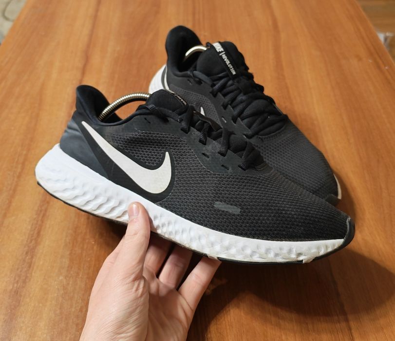 Кросівки спортивні чоловічі для залу бігові Nike Revolution 5 44 розмір