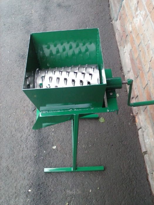 корморезка бурякорезка тертушка (с ручным приводом)