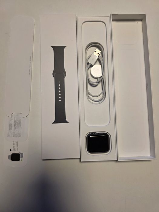 Apple Watch SE 2nd GEN Midnight Aluminum Case Midnight Sport Band 44MM