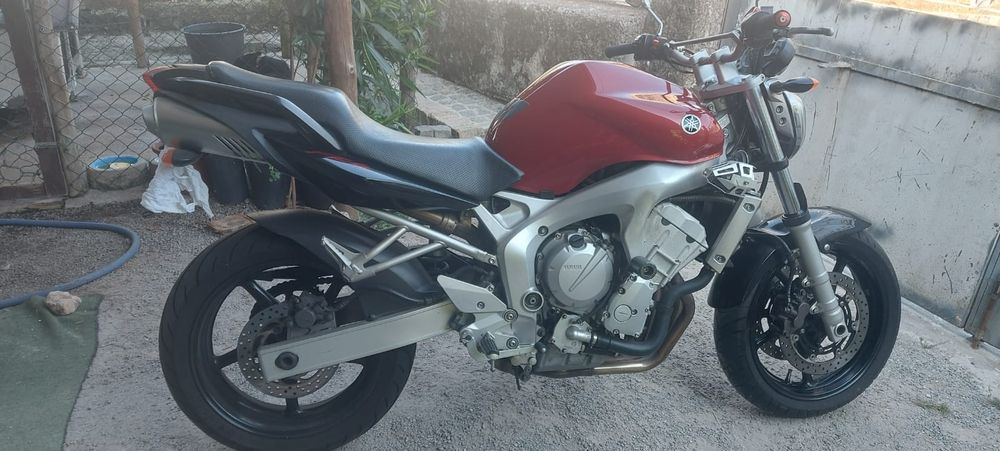 Mota Yamaha FZR 600