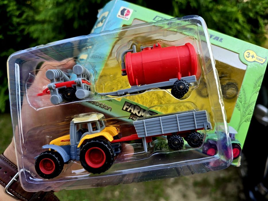 Wyprzedaż! Traktor zabawka z akcesoriami nowy