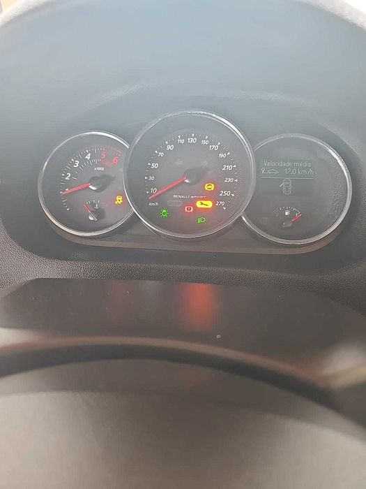 Renault Mégane Sport Tourer GT Line 1.5 dCi 110 cv EDC (automático), de 2014, com apenas 79.041 km. foto 3