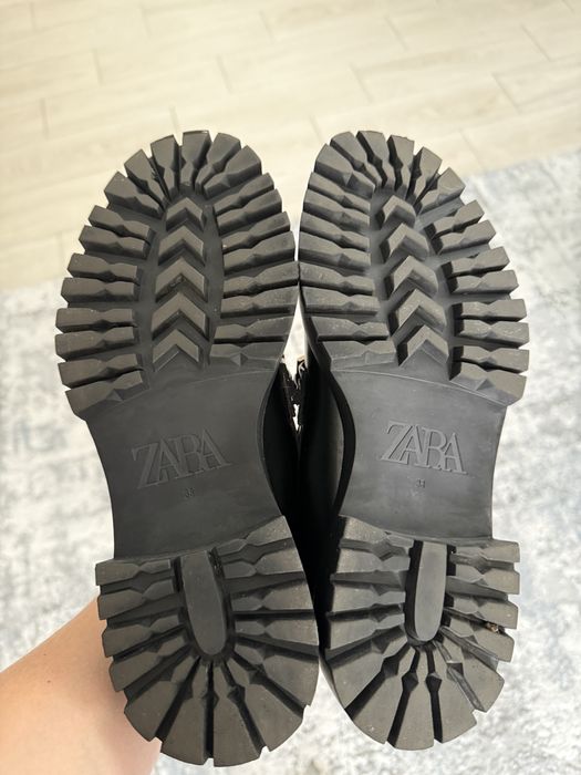 Жіночі лофери ZARA