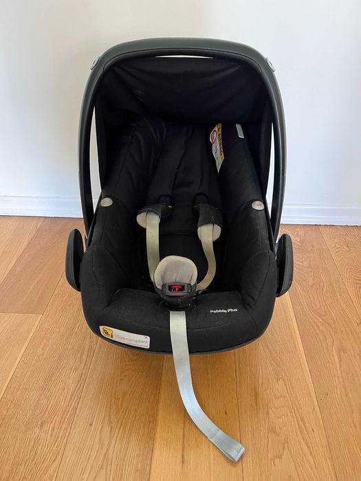 Conjunto ovo, base e cadeira auto Bebe Confort usado, em bom estado