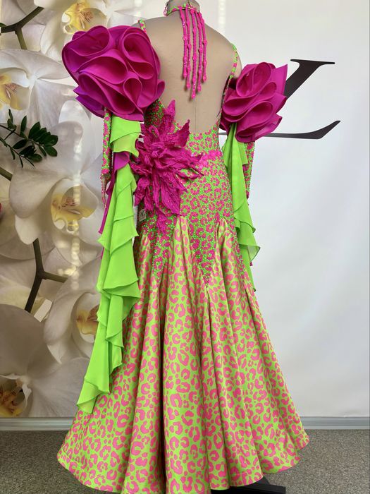 Нова абсолютно сукня стандарт юніори 1-2 , ріст 160-165