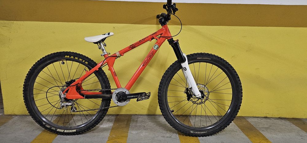 Bike dirt jump planet x. Marzocchi bomber