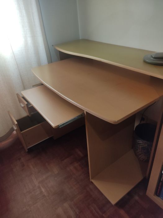 Secretária de quarto