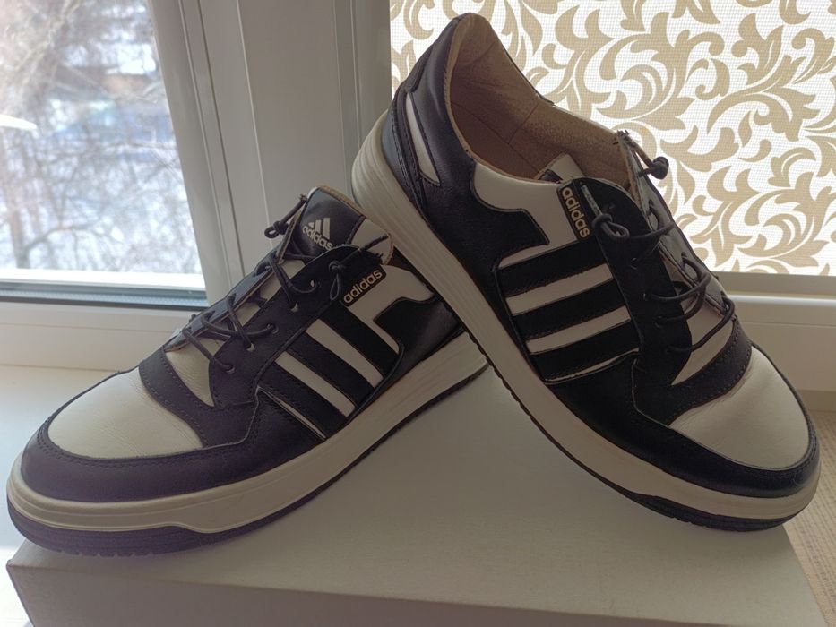 Кросівки в новому стані