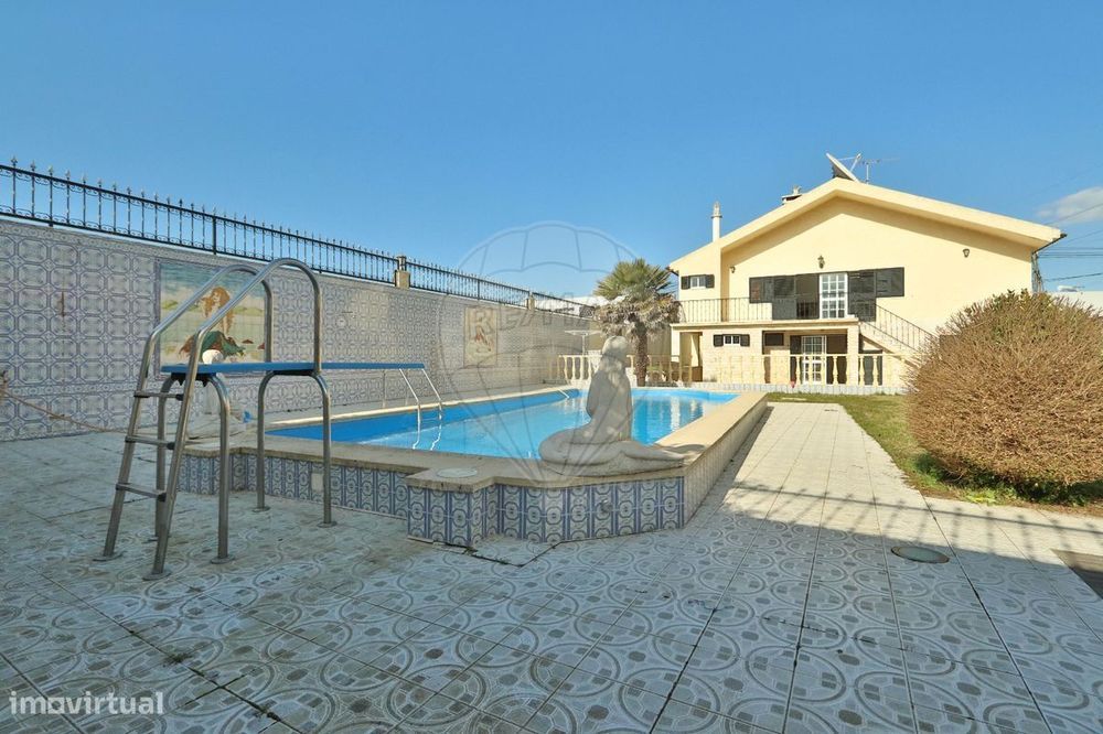 Moradia T5 para venda